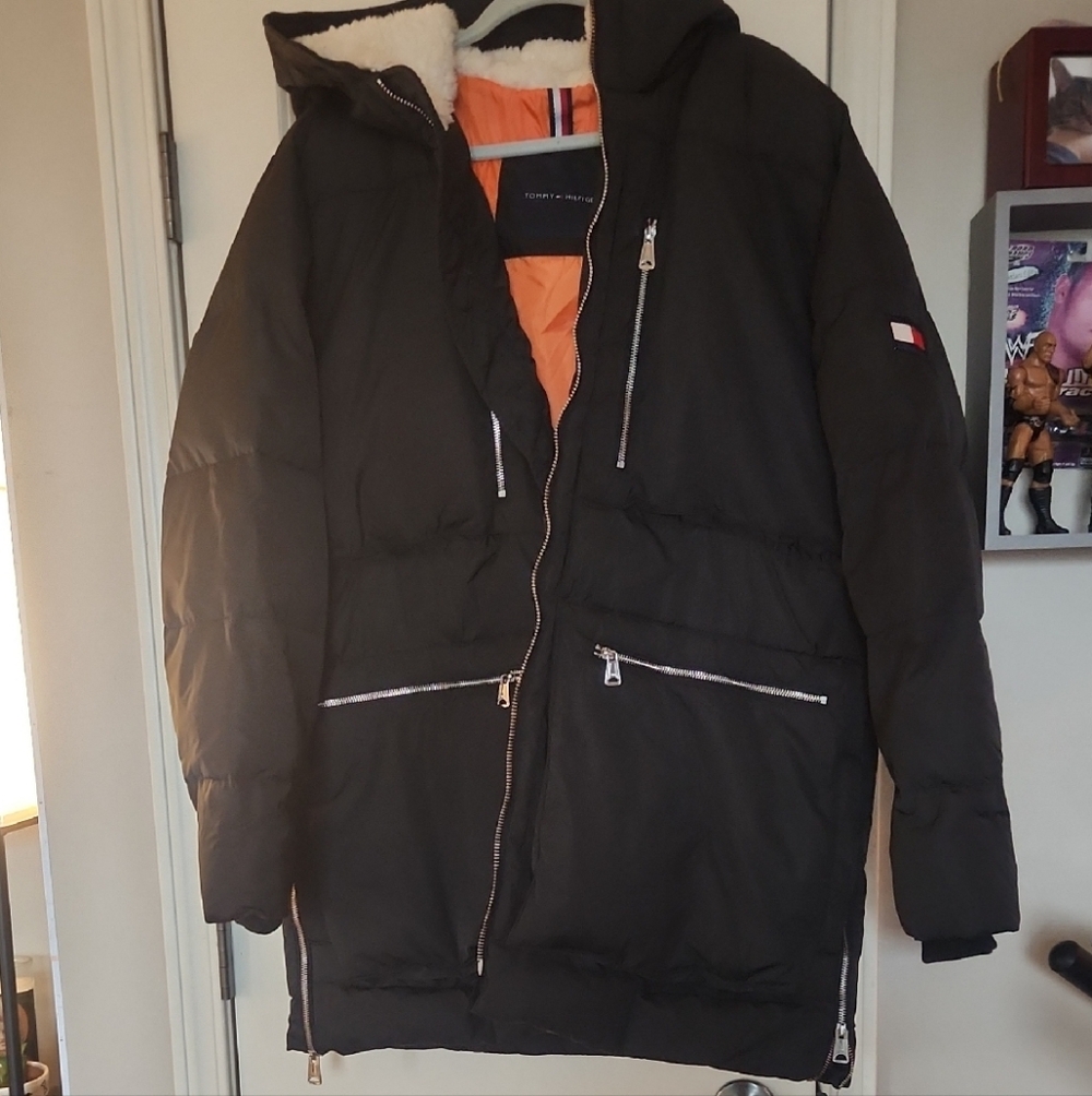 Tommy Hilfiger Men's Black Puffer Jacket with Orange Lining